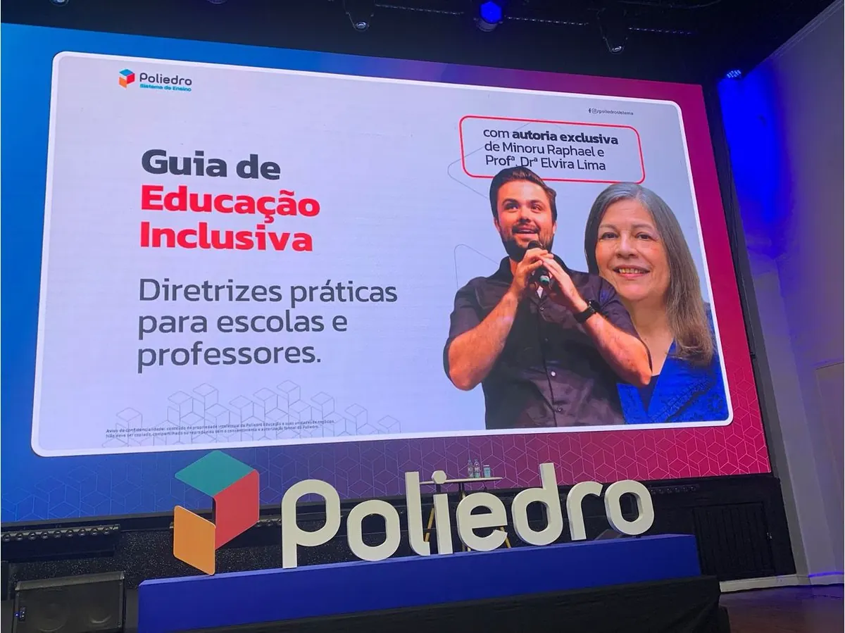 Telão no evento da Poliedro com o lançamento do Guia de Educação Inclusiva, com autoria exclusiva de Minoru Raphael e da professora doutora Elvira Lima Telão no evento da Poliedro com o lançamento do Guia de Educação Inclusiva, com autoria exclusiva de Minoru Raphael e da professora doutora Elvira Lima